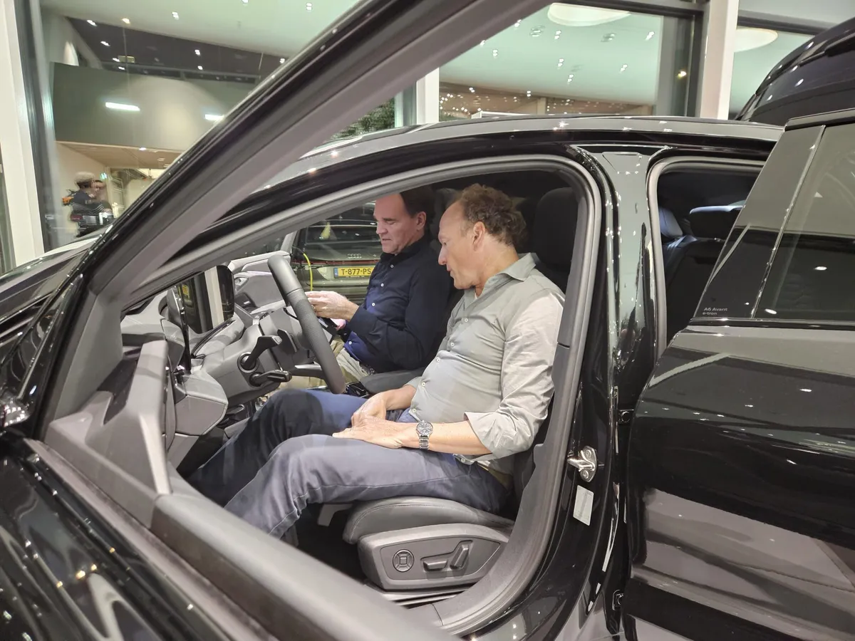Foto bij Bedrijfsbezoek Van den Udenhout. De nieuwe autodealer